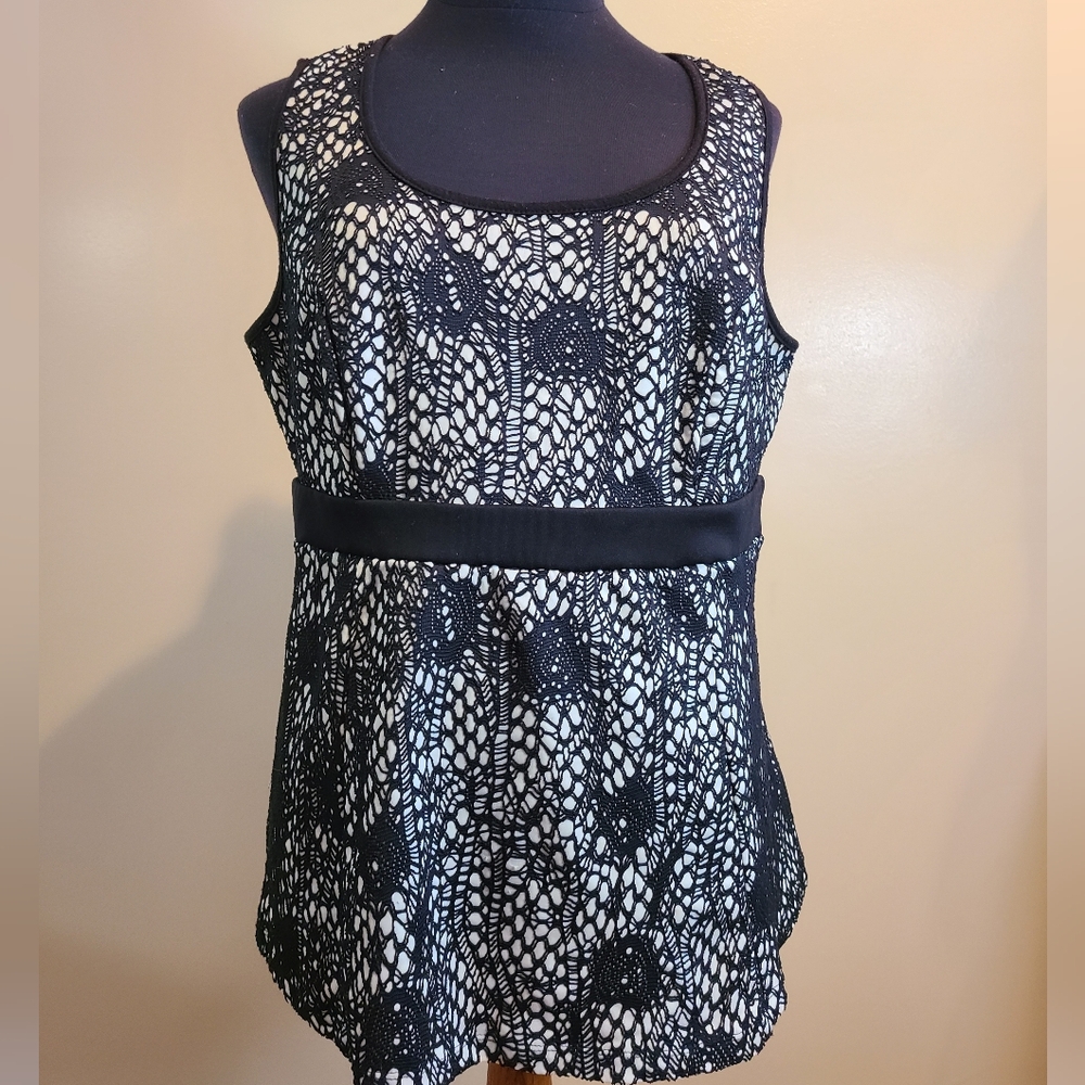 Elegant Black and White Lace Women's Top